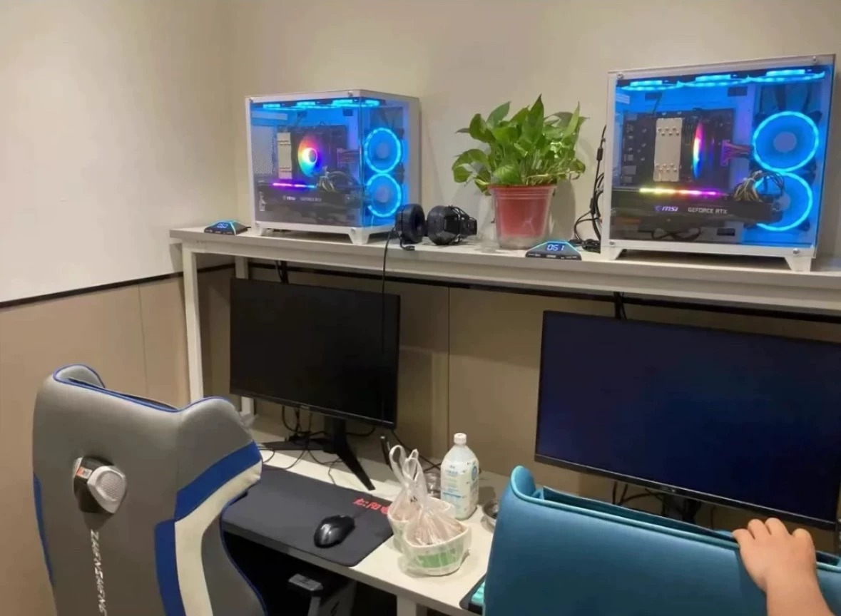 生意不好，几十台游戏台式机，i5高配主机黑神话悟空电脑二手全套设计办公电商显示器32寸曲面出售 亏本处理高配电脑，看上了请私聊。 电脑流畅运行办公PS、word